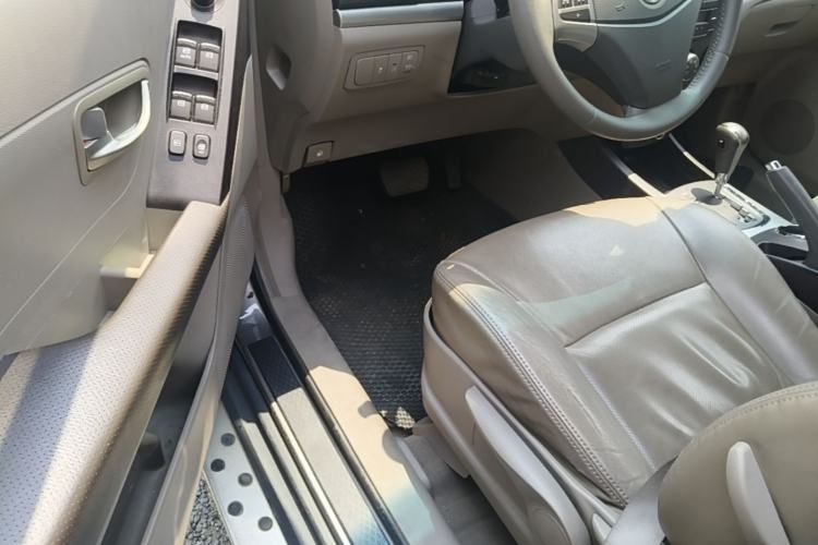 Used SsangYong Korando 2011 2.0T Diesel Two-Wheel Drive Automatic Luxury Navigation Edition Driver Seat