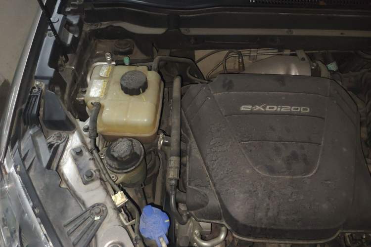 Used SsangYong Korando 2011 2.0T Diesel Two-Wheel Drive Automatic Elite Navigation Version Engine Bay Right