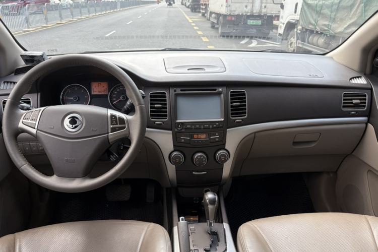 Used SsangYong Korando 2011 2.0T Diesel Two-Wheel Drive Automatic Luxury Navigation Edition Exterior 9