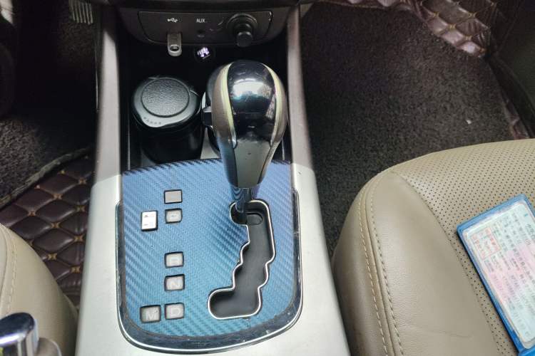 Used SsangYong Korando 2011 2.0T Diesel 4x4 Automatic Luxury Navigation Edition Gear Lever