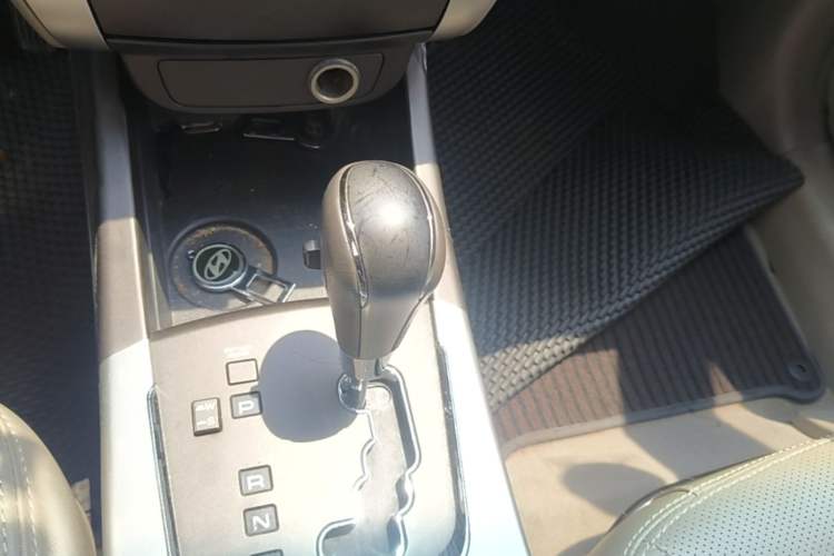 Used SsangYong Korando 2011 2.0T Diesel Two-Wheel Drive Automatic Luxury Navigation Edition Gear Lever