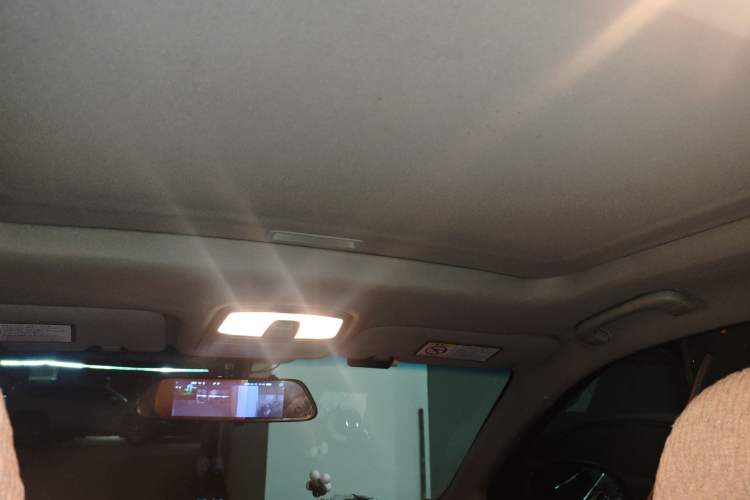 Used SsangYong Korando 2011 2.0T Diesel Two-Wheel Drive Automatic Elite Navigation Version Headliner
