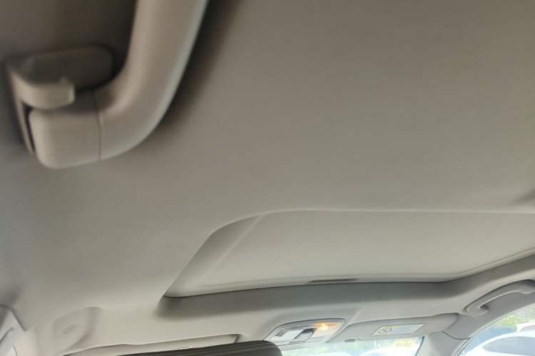 Used SsangYong Korando 2011 2.0T Diesel Two-Wheel Drive Automatic Luxury Navigation Edition Headliner