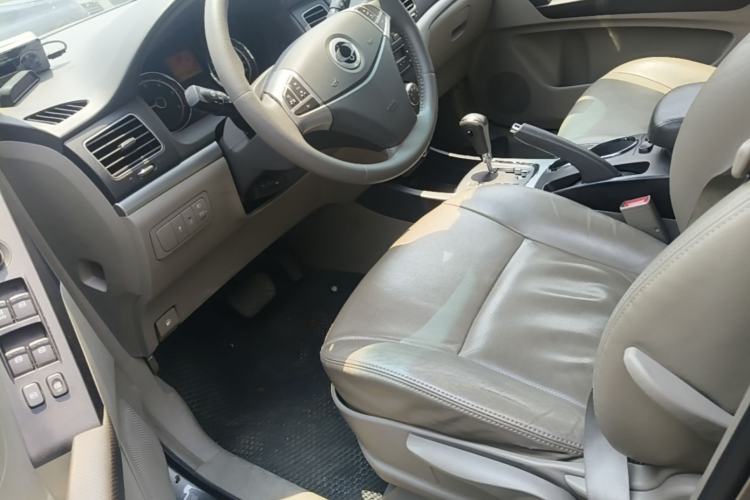Used SsangYong Korando 2011 2.0T Diesel Two-Wheel Drive Automatic Luxury Navigation Edition Left Front Seat
