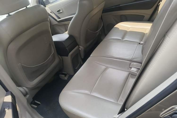 Used SsangYong Korando 2011 2.0T Diesel Two-Wheel Drive Automatic Luxury Navigation Edition Left Rear Seat