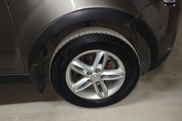 Used SsangYong Korando 2011 2.0T Diesel Two-Wheel Drive Automatic Elite Navigation Version Right Front Wheel Hub