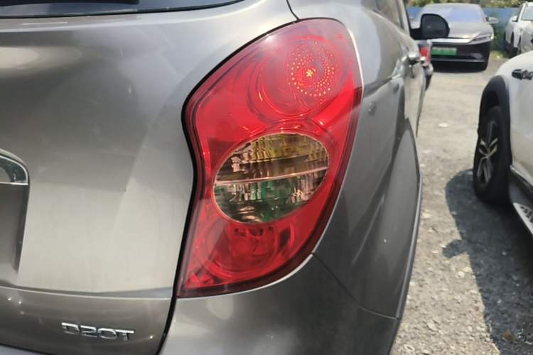 Used SsangYong Korando 2011 2.0T Diesel Two-Wheel Drive Automatic Luxury Navigation Edition Right Rear Taillight
