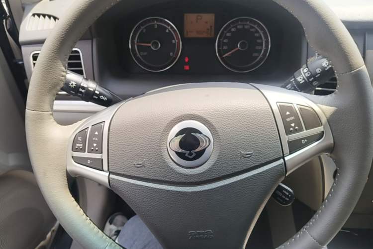 Used SsangYong Korando 2011 2.0T Diesel Two-Wheel Drive Automatic Luxury Navigation Edition Steering Wheel