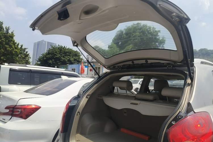 Used SsangYong Korando 2011 2.0T Diesel Two-Wheel Drive Automatic Luxury Navigation Edition Trunk