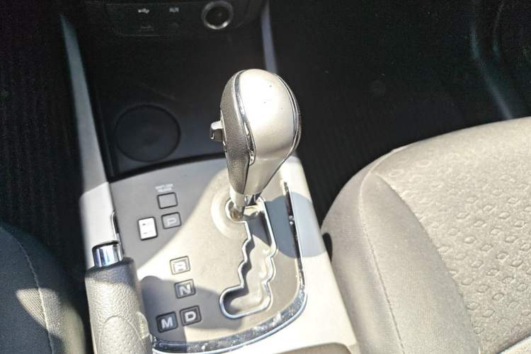 Used SsangYong Korando 2011 2.0T Diesel Two-Wheel Drive Automatic Elite Navigation Version Gear Lever