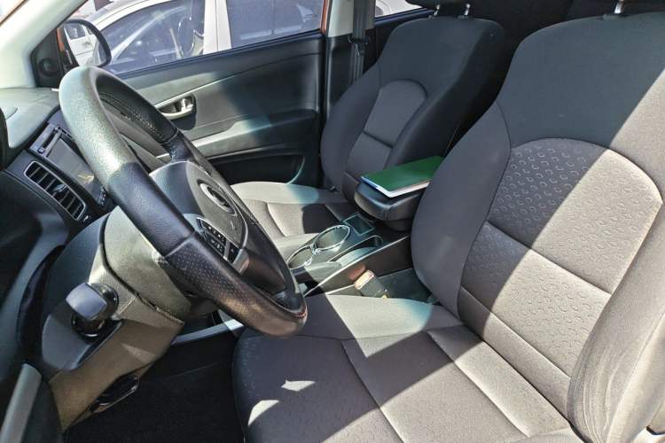 Used SsangYong Korando 2011 2.0T Diesel Two-Wheel Drive Automatic Elite Navigation Version Left Front Seat