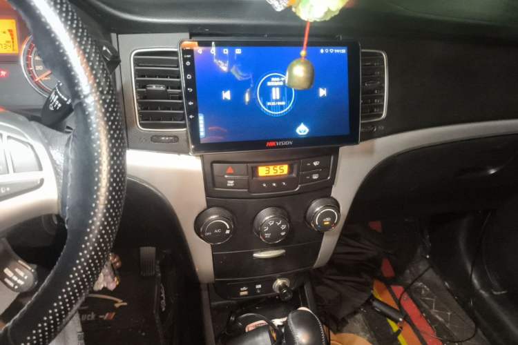 Used SsangYong Korando 2011 2.0T Diesel Two-Wheel Drive Automatic Luxury Navigation Edition Audio And AC Panel