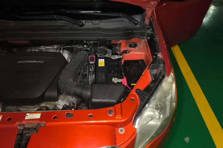 Used SsangYong Korando 2011 2.0T Diesel Two-Wheel Drive Automatic Luxury Navigation Edition Engine Bay Left