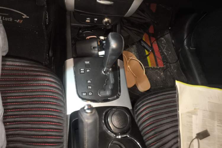 Used SsangYong Korando 2011 2.0T Diesel Two-Wheel Drive Automatic Luxury Navigation Edition Gear Lever