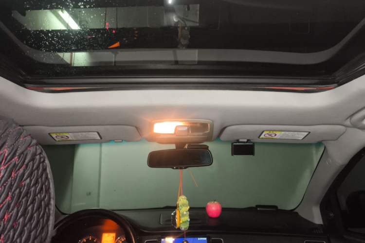Used SsangYong Korando 2011 2.0T Diesel Two-Wheel Drive Automatic Luxury Navigation Edition Headliner
