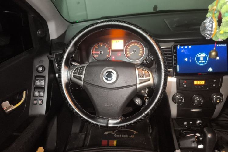 Used SsangYong Korando 2011 2.0T Diesel Two-Wheel Drive Automatic Luxury Navigation Edition Steering Wheel