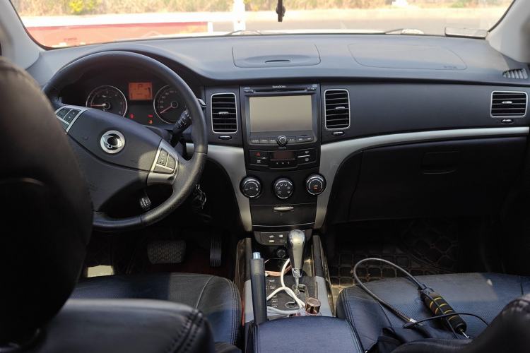 Used SsangYong Korando 2011 2.0T Diesel Two-Wheel Drive Automatic Luxury Navigation Edition Center Console