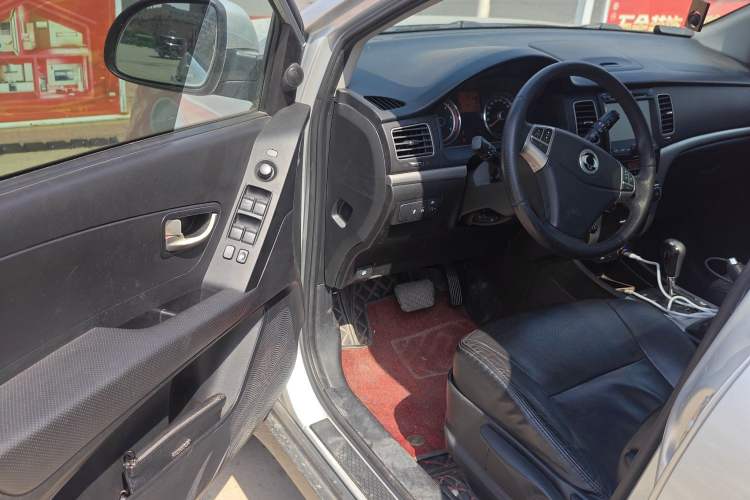 Used SsangYong Korando 2011 2.0T Diesel Two-Wheel Drive Automatic Luxury Navigation Edition Driver Seat