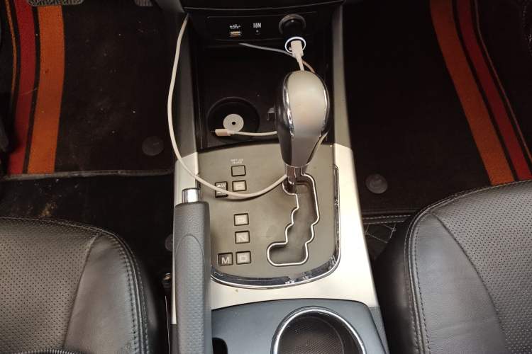 Used SsangYong Korando 2011 2.0T Diesel Two-Wheel Drive Automatic Luxury Navigation Edition Gear Lever