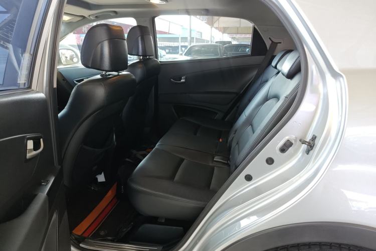 Used SsangYong Korando 2011 2.0T Diesel Two-Wheel Drive Automatic Luxury Navigation Edition Left Rear Seat
