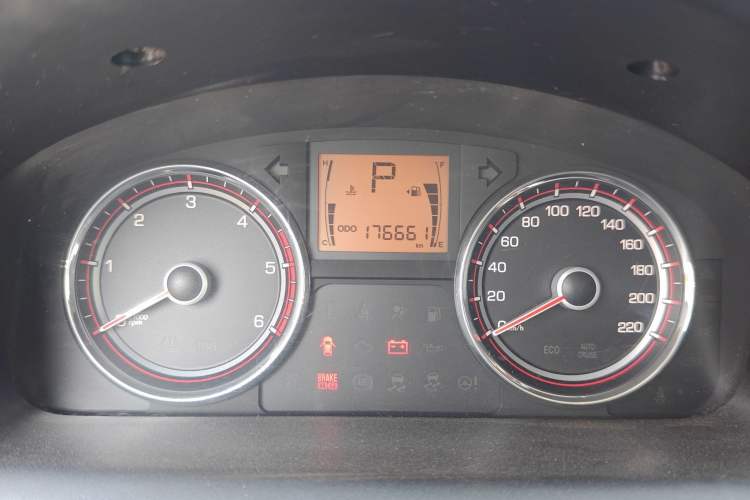 Used SsangYong Korando 2011 2.0T Diesel Two-Wheel Drive Automatic Luxury Navigation Edition Odometer Close Up