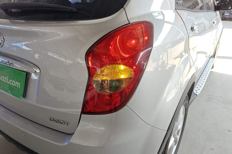 Used SsangYong Korando 2011 2.0T Diesel Two-Wheel Drive Automatic Luxury Navigation Edition Right Rear Taillight