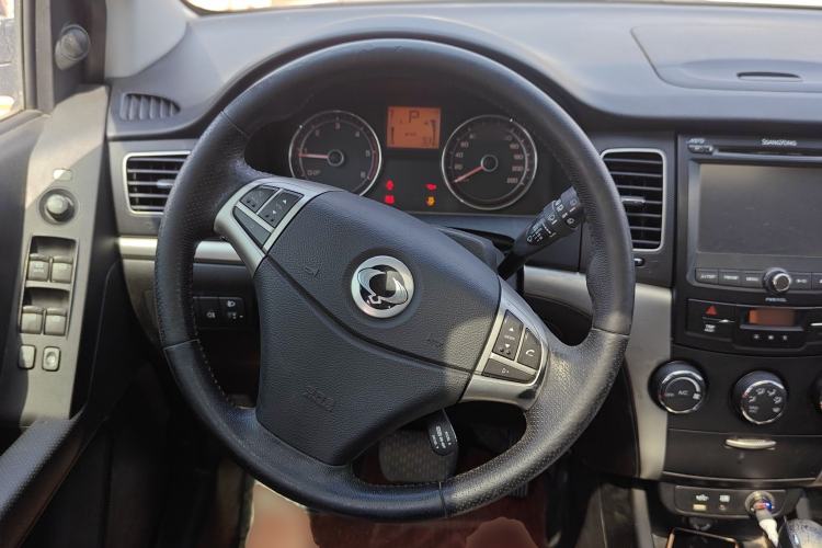 Used SsangYong Korando 2011 2.0T Diesel Two-Wheel Drive Automatic Luxury Navigation Edition Steering Wheel