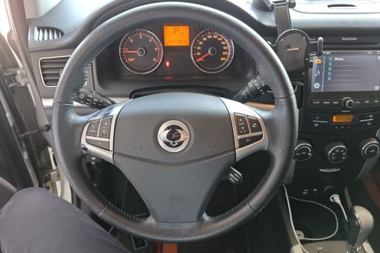 Used SsangYong Korando 2011 2.0T Diesel Two-Wheel Drive Automatic Luxury Navigation Edition Steering Wheel
