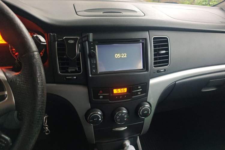 Used SsangYong Korando 2011 2.0T Diesel Two-Wheel Drive Automatic Elite Navigation Version Audio And AC Panel