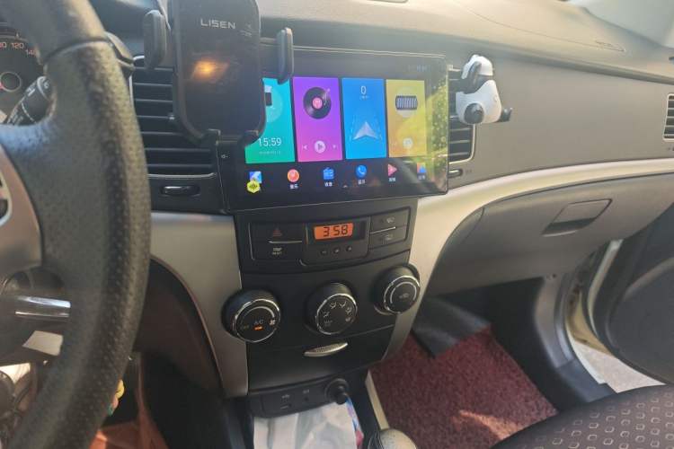 Used SsangYong Korando 2011 2.0T Diesel Two-Wheel Drive Automatic Elite Navigation Version Audio And AC Panel