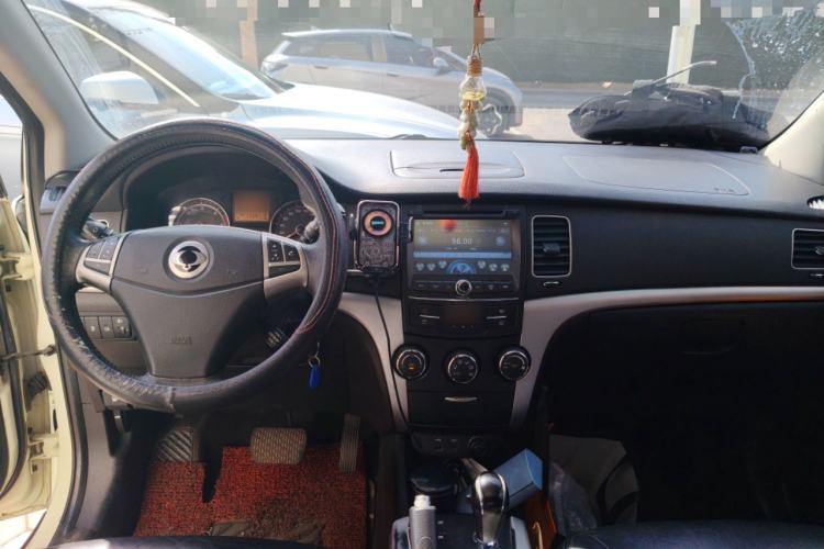 Used SsangYong Korando 2011 2.0T Diesel 4x4 Automatic Elite Navigation Edition Center Console