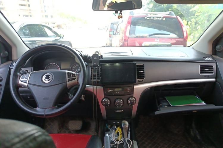 Used SsangYong Korando 2011 2.0T Diesel Two-Wheel Drive Automatic Elite Navigation Version Center Console