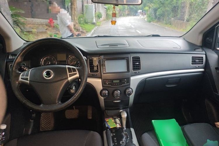 Used SsangYong Korando 2011 2.0T Diesel Two-Wheel Drive Automatic Elite Navigation Version Center Console