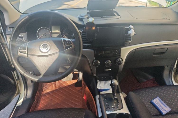 Used SsangYong Korando 2011 2.0T Diesel Two-Wheel Drive Automatic Elite Navigation Version Center Console