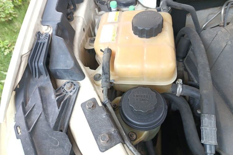 Used SsangYong Korando 2011 2.0T Diesel Two-Wheel Drive Automatic Elite Navigation Version Engine Bay Right