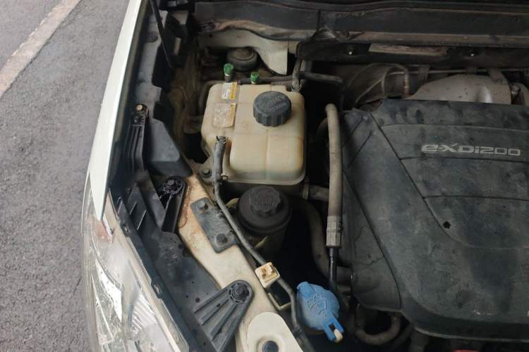 Used SsangYong Korando 2011 2.0T Diesel Two-Wheel Drive Automatic Elite Navigation Version Engine Bay Right