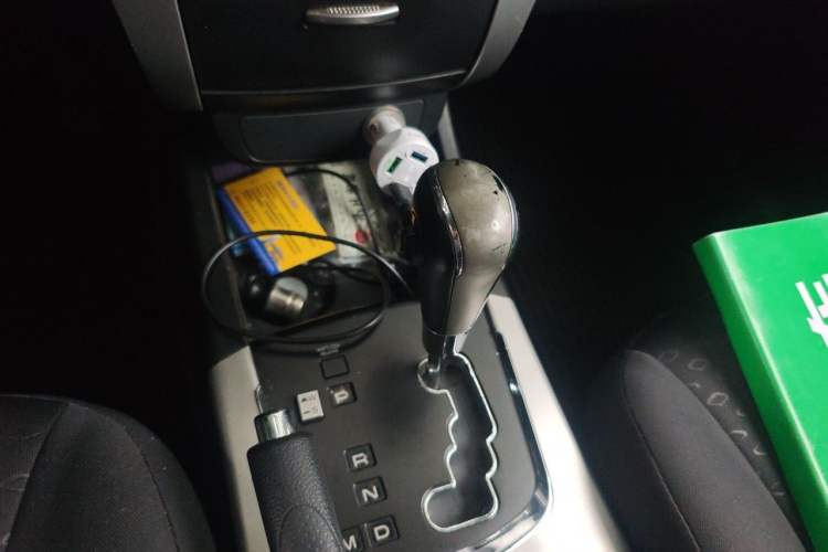 Used SsangYong Korando 2011 2.0T Diesel Two-Wheel Drive Automatic Elite Navigation Version Gear Lever