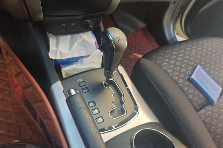Used SsangYong Korando 2011 2.0T Diesel Two-Wheel Drive Automatic Elite Navigation Version Gear Lever