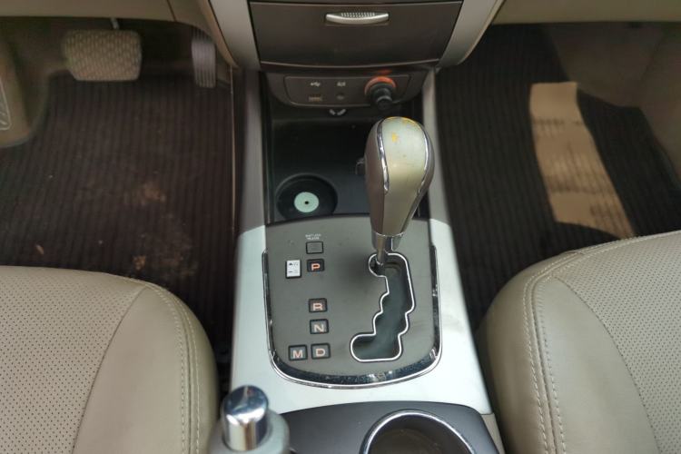 Used SsangYong Korando 2011 2.0T Diesel Two-Wheel Drive Automatic Luxury Navigation Edition Gear Lever