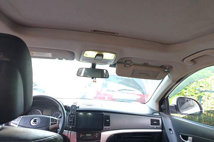 Used SsangYong Korando 2011 2.0T Diesel Two-Wheel Drive Automatic Elite Navigation Version Headliner