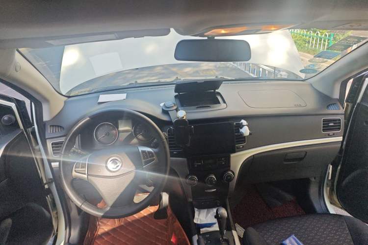 Used SsangYong Korando 2011 2.0T Diesel Two-Wheel Drive Automatic Elite Navigation Version Headliner