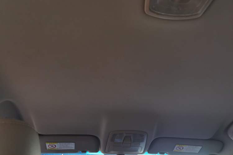Used SsangYong Korando 2011 2.0T Diesel Two-Wheel Drive Automatic Luxury Navigation Edition Headliner