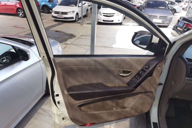 Used SsangYong Korando 2011 2.0T Diesel Two-Wheel Drive Automatic Luxury Navigation Edition Interior 7