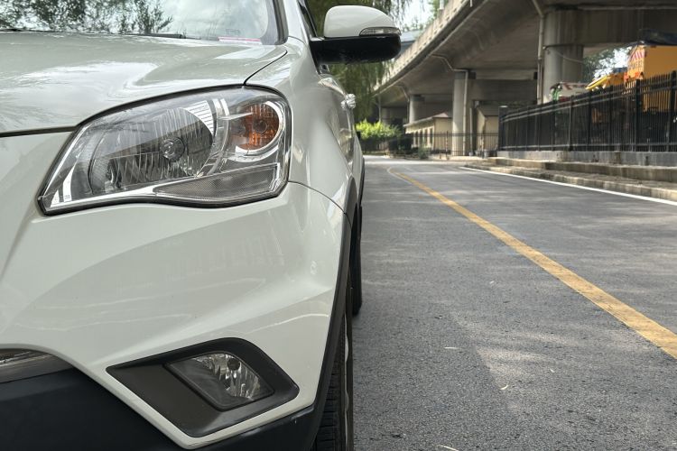 Used SsangYong Korando 2011 2.0T Diesel Two-Wheel Drive Automatic Luxury Navigation Edition Left Front Headlight