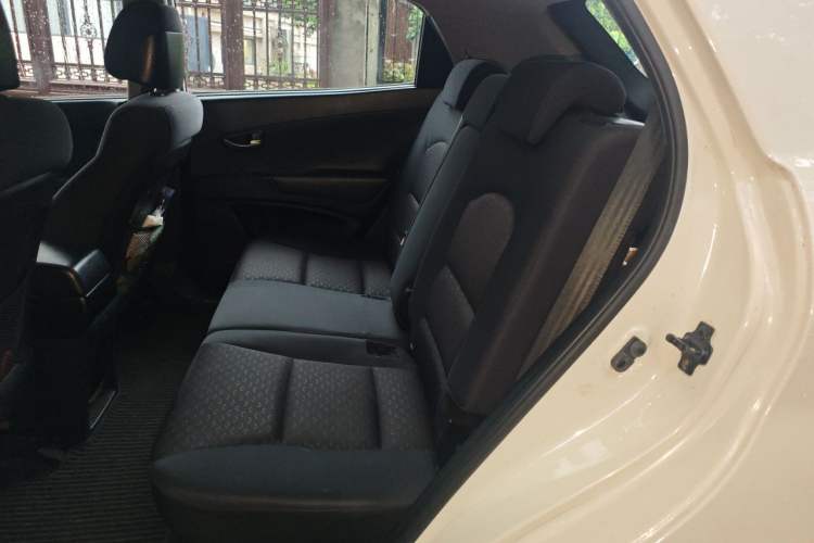 Used SsangYong Korando 2011 2.0T Diesel Two-Wheel Drive Automatic Elite Navigation Version Left Rear Seat