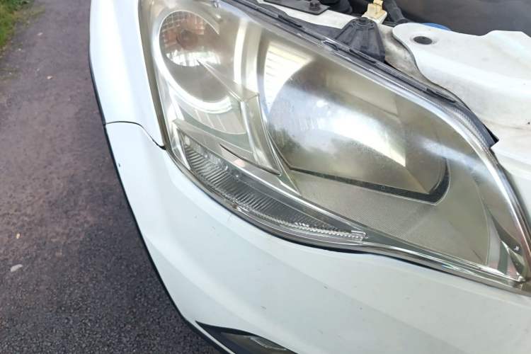 Used SsangYong Korando 2011 2.0T Diesel Two-Wheel Drive Automatic Elite Navigation Version Right Front Headlight