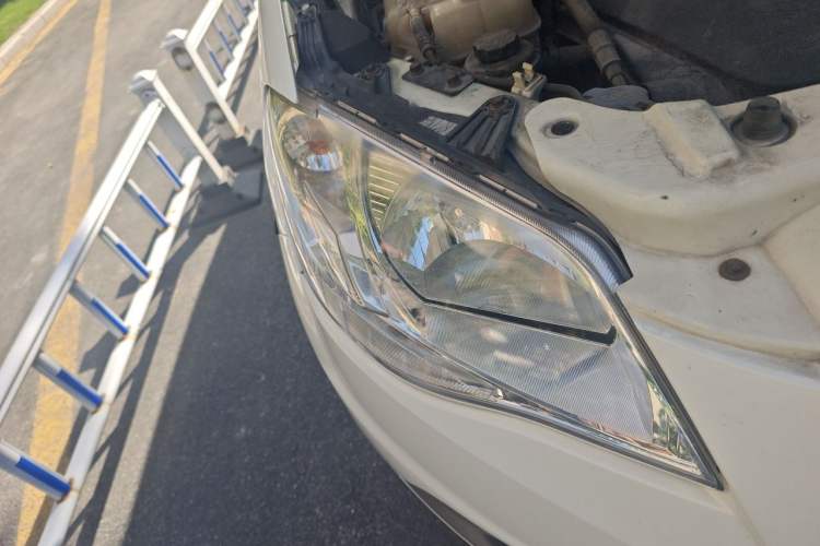 Used SsangYong Korando 2011 2.0T Diesel Two-Wheel Drive Automatic Elite Navigation Version Right Front Headlight