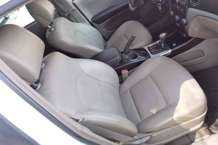 Used SsangYong Korando 2011 2.0T Diesel Two-Wheel Drive Automatic Luxury Navigation Edition Right Front Seat