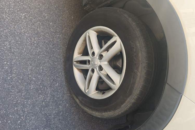 Used SsangYong Korando 2011 2.0T Diesel Two-Wheel Drive Automatic Elite Navigation Version Right Front Wheel Hub