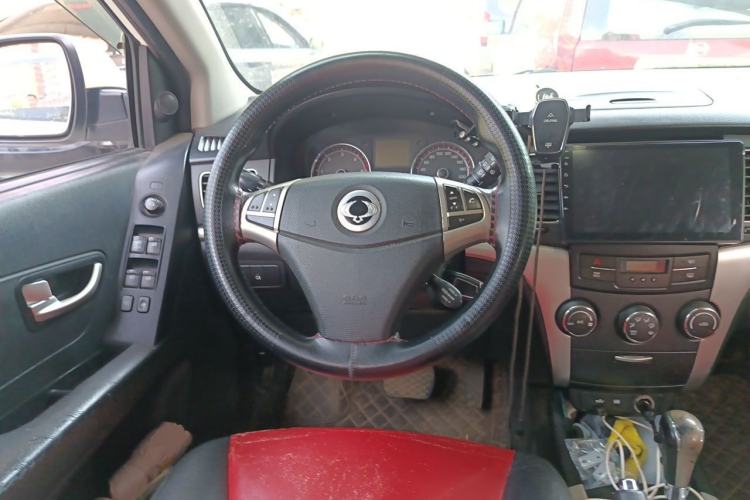 Used SsangYong Korando 2011 2.0T Diesel Two-Wheel Drive Automatic Elite Navigation Version Steering Wheel